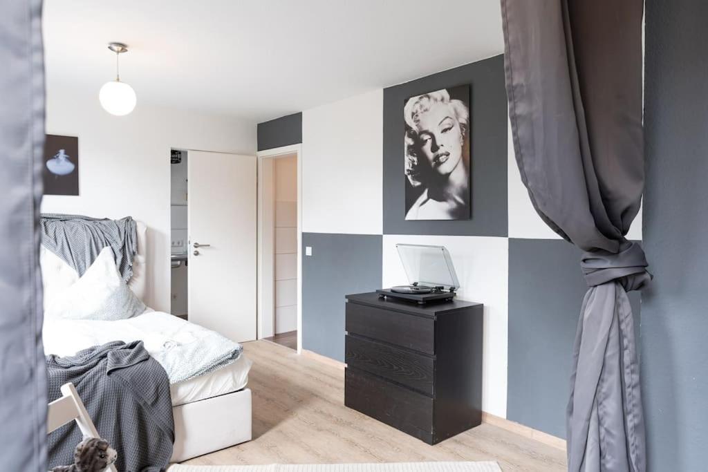 - Nice New York Apartment In The Heart Of Duisburg - Betten & Sofa - 5 Mins Central Station Hbf - Big Tv & Wifi - Extérieur photo