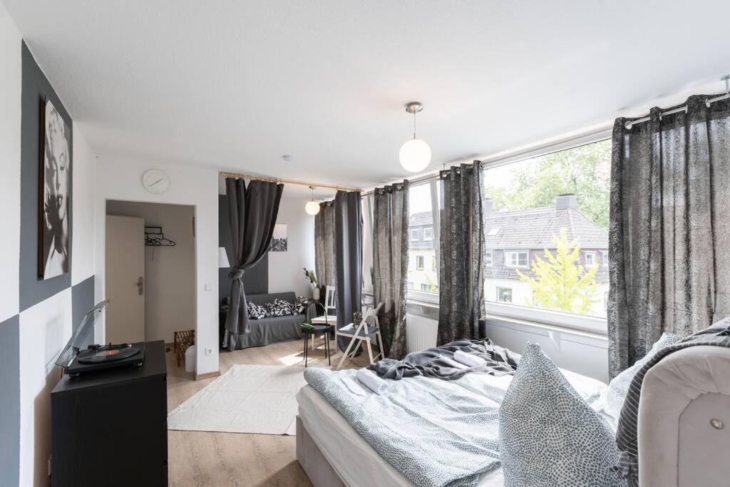 - Nice New York Apartment In The Heart Of Duisburg - Betten & Sofa - 5 Mins Central Station Hbf - Big Tv & Wifi - Extérieur photo