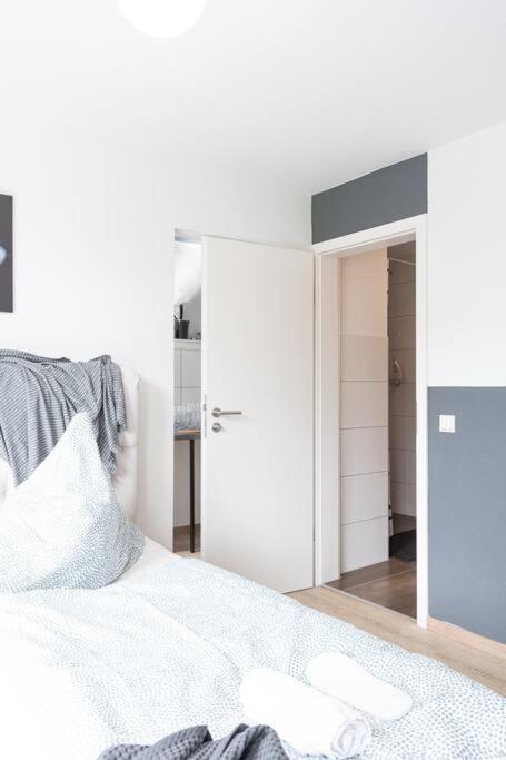 - Nice New York Apartment In The Heart Of Duisburg - Betten & Sofa - 5 Mins Central Station Hbf - Big Tv & Wifi - Extérieur photo