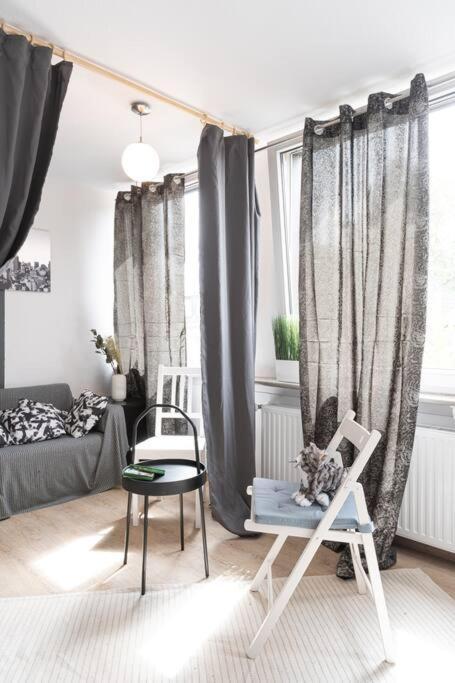 - Nice New York Apartment In The Heart Of Duisburg - Betten & Sofa - 5 Mins Central Station Hbf - Big Tv & Wifi - Extérieur photo