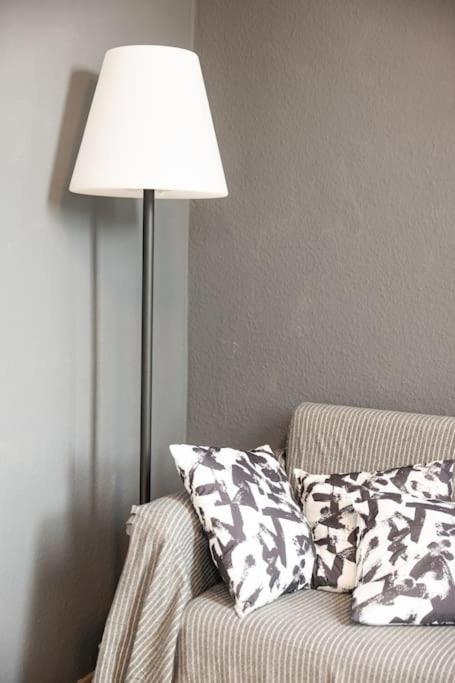 - Nice New York Apartment In The Heart Of Duisburg - Betten & Sofa - 5 Mins Central Station Hbf - Big Tv & Wifi - Extérieur photo
