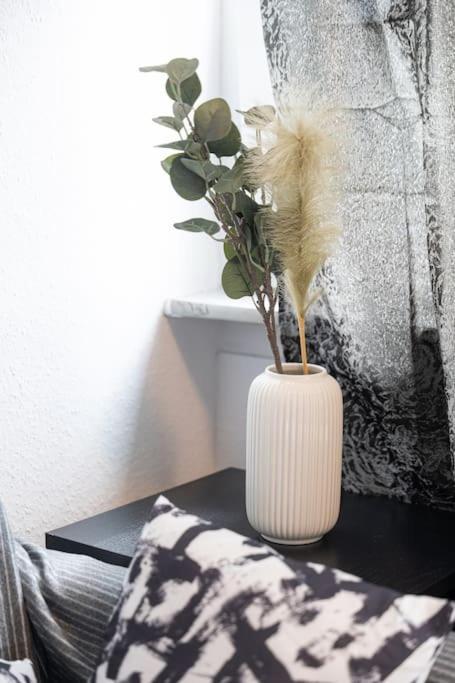 - Nice New York Apartment In The Heart Of Duisburg - Betten & Sofa - 5 Mins Central Station Hbf - Big Tv & Wifi - Extérieur photo