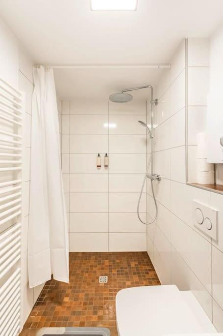 - Nice New York Apartment In The Heart Of Duisburg - Betten & Sofa - 5 Mins Central Station Hbf - Big Tv & Wifi - Extérieur photo